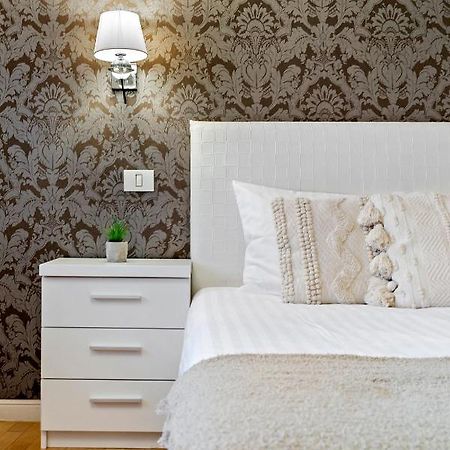 City Heart Retreat Elegant Apartment بوخارست المظهر الخارجي الصورة