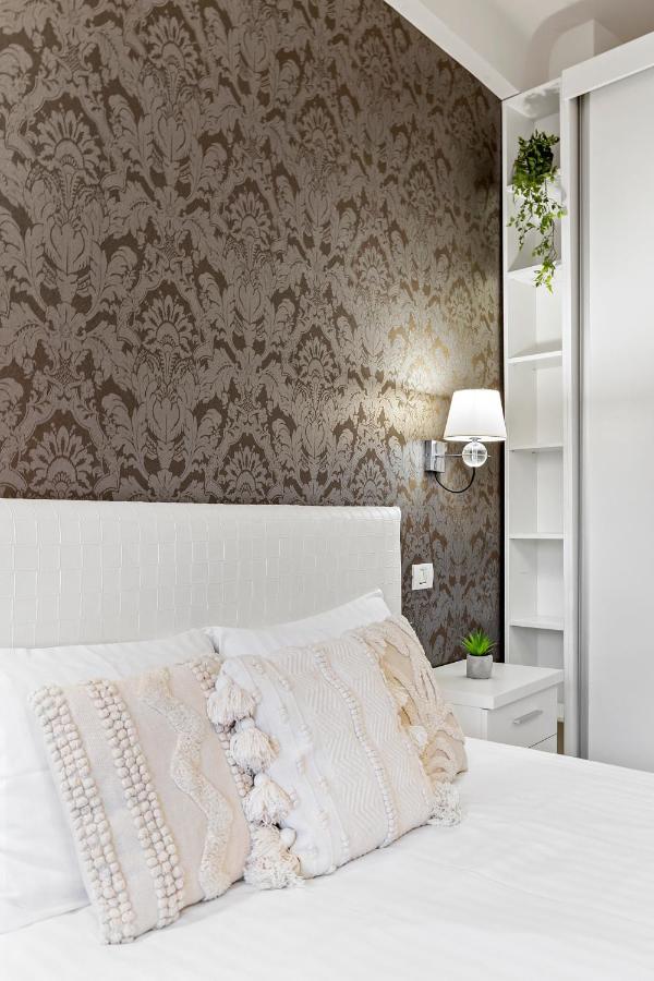 City Heart Retreat Elegant Apartment بوخارست المظهر الخارجي الصورة