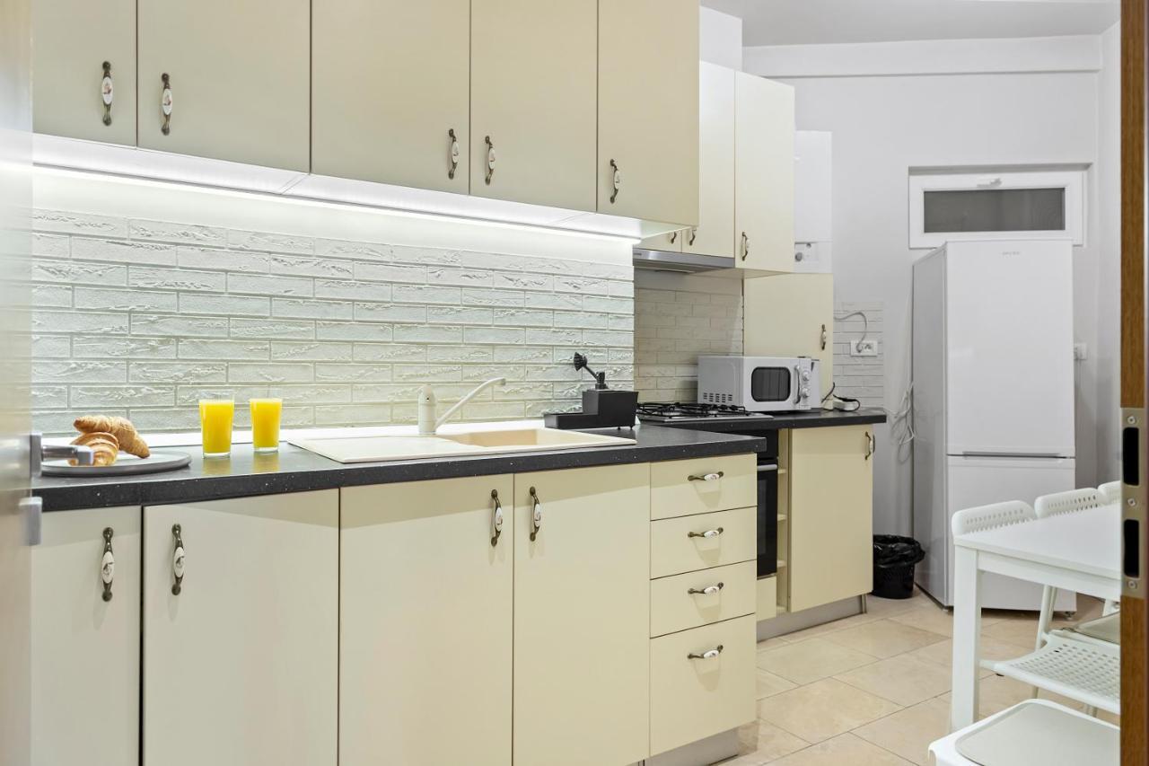City Heart Retreat Elegant Apartment بوخارست المظهر الخارجي الصورة