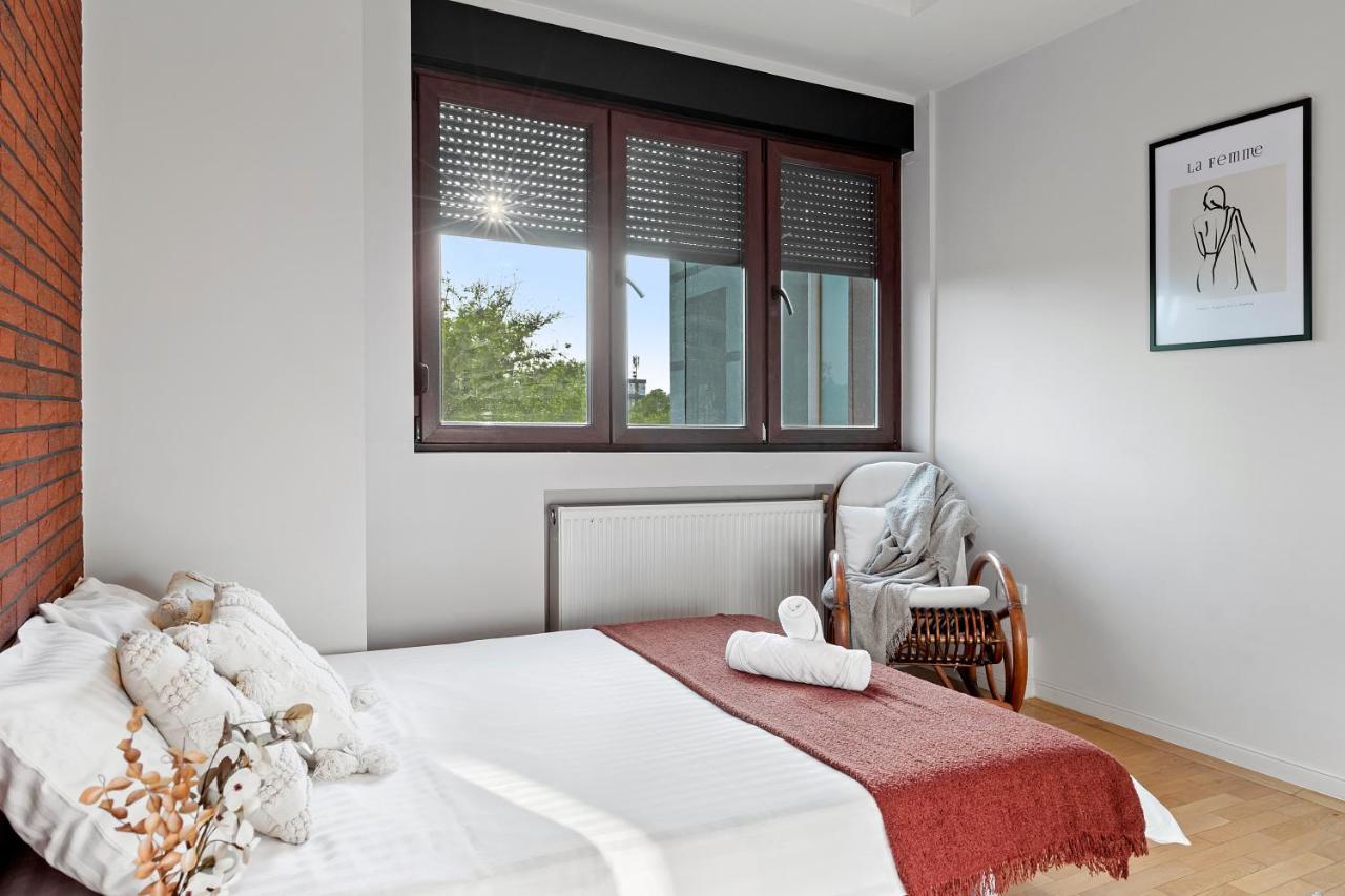 City Heart Retreat Elegant Apartment بوخارست المظهر الخارجي الصورة