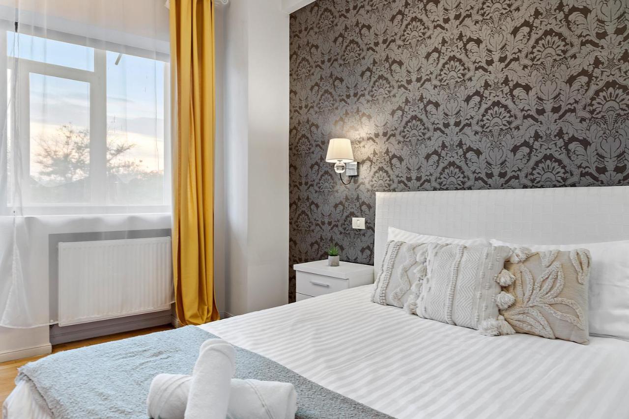 City Heart Retreat Elegant Apartment بوخارست المظهر الخارجي الصورة