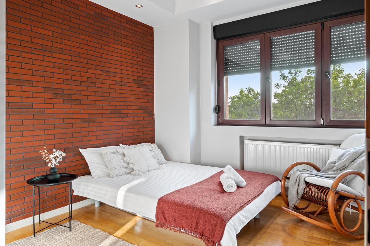 City Heart Retreat Elegant Apartment بوخارست المظهر الخارجي الصورة
