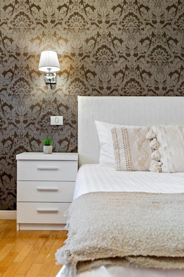 City Heart Retreat Elegant Apartment بوخارست المظهر الخارجي الصورة