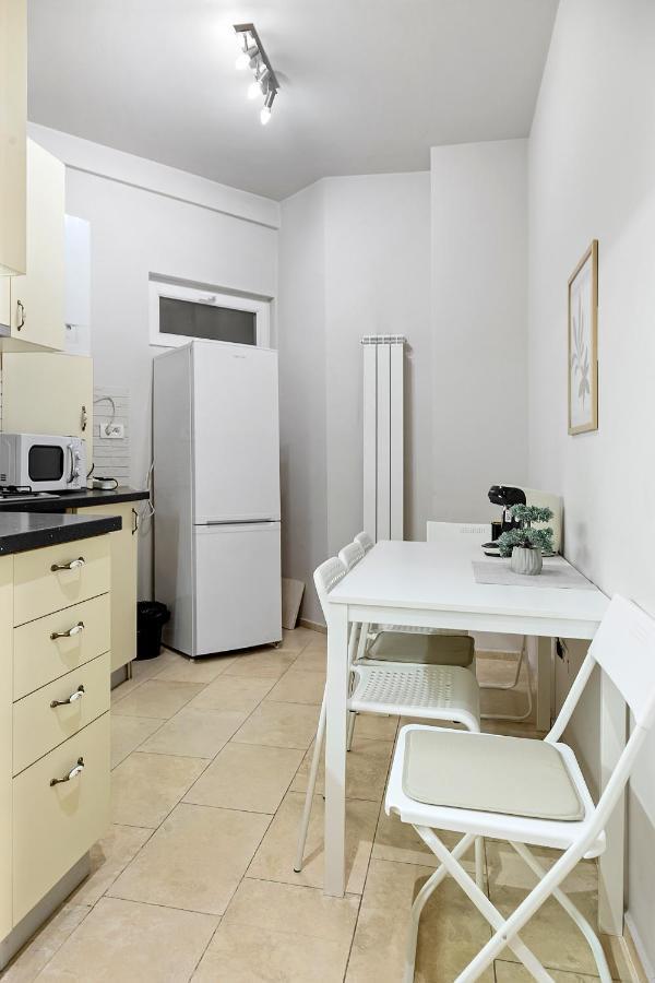 City Heart Retreat Elegant Apartment بوخارست المظهر الخارجي الصورة